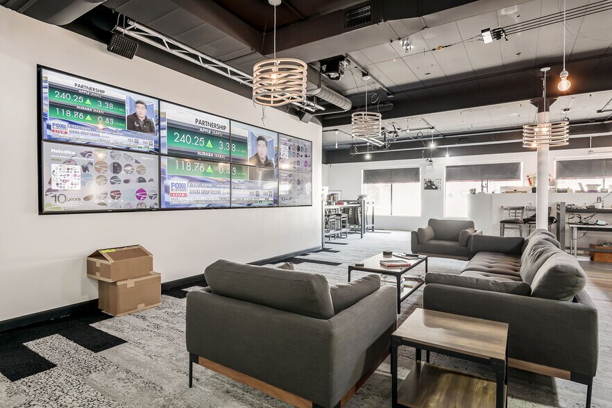 More Photos Of 517 Green Bay Rd, Wilmette Storefront Retail Office For Lease