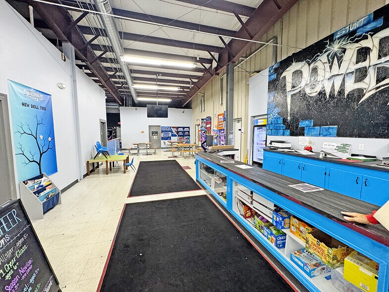 More Photos Of 8719 Hanover Industrial Dr, Columbia Industrial For Sale