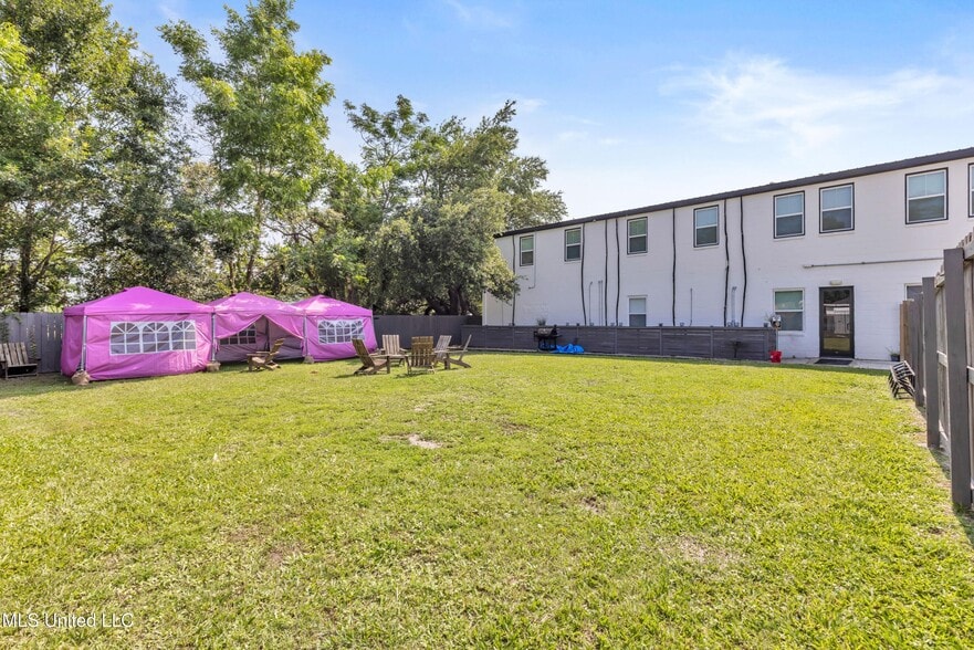 More Photos Of 156 Camellia St, Biloxi General Retail For Sale