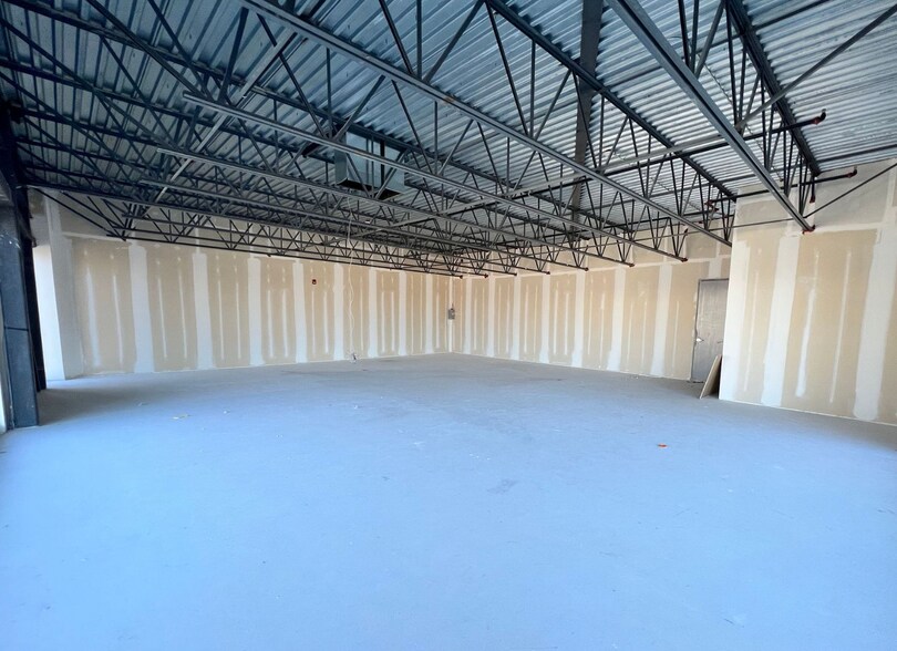 More Photos Of 9300 Goreway Dr, Brampton Storefront Retail Office For Sale