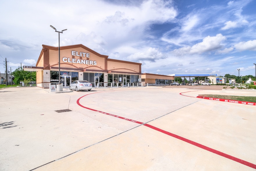 More Photos Of 18010 Kingsland Blvd, Houston General Retail For Sale