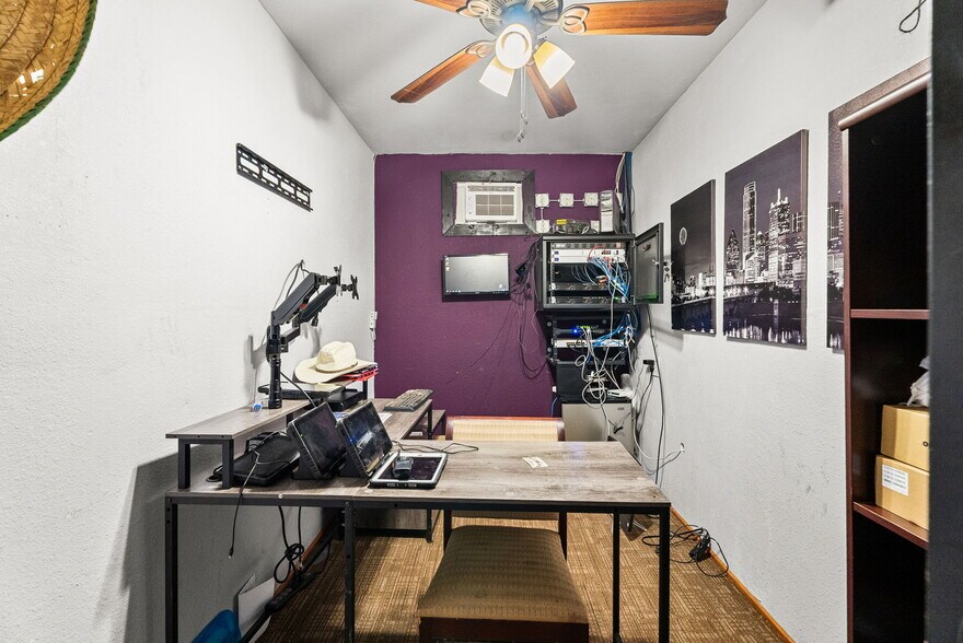 More Photos Of 13087 Hwy 271 N, Tyler Bar For Sale