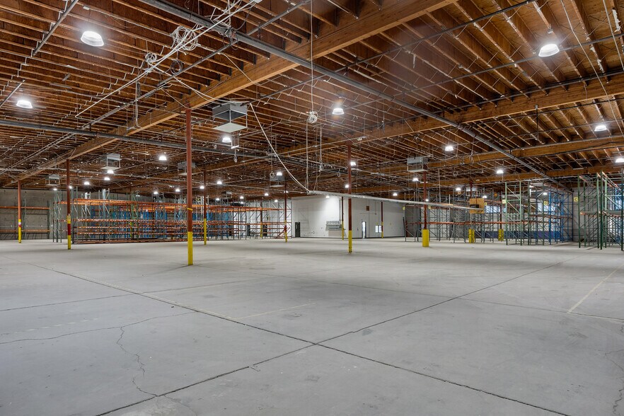 More Photos Of 777 E MacArthur Cir, Tucson Distribution For Lease