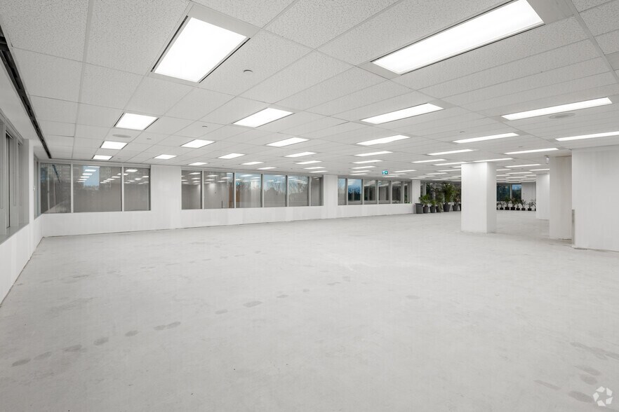 More Photos Of 1 Robert Speck Pky, Mississauga Unknown For Sale