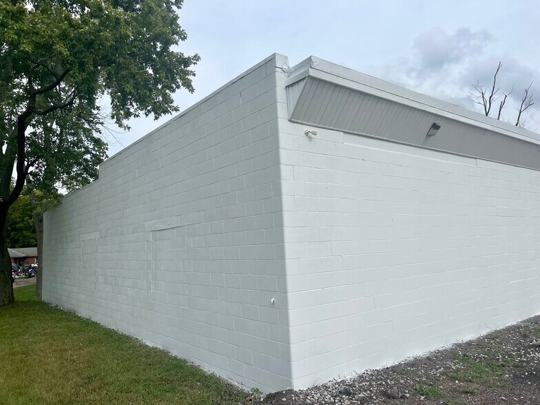 More Photos Of 10033 N Old State Road 67, Mooresville Flex For Sale