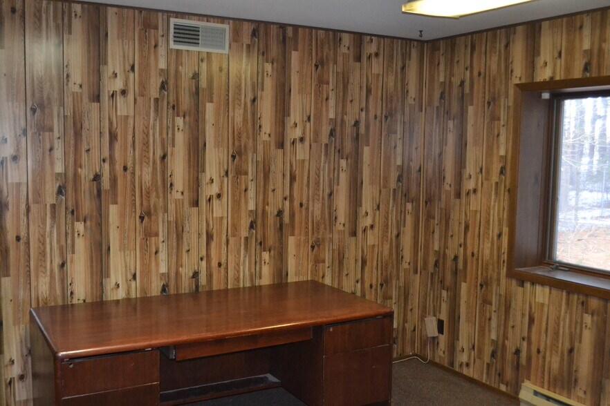 More Photos Of 6002 Saxon Ave, Weston Distribution For Lease