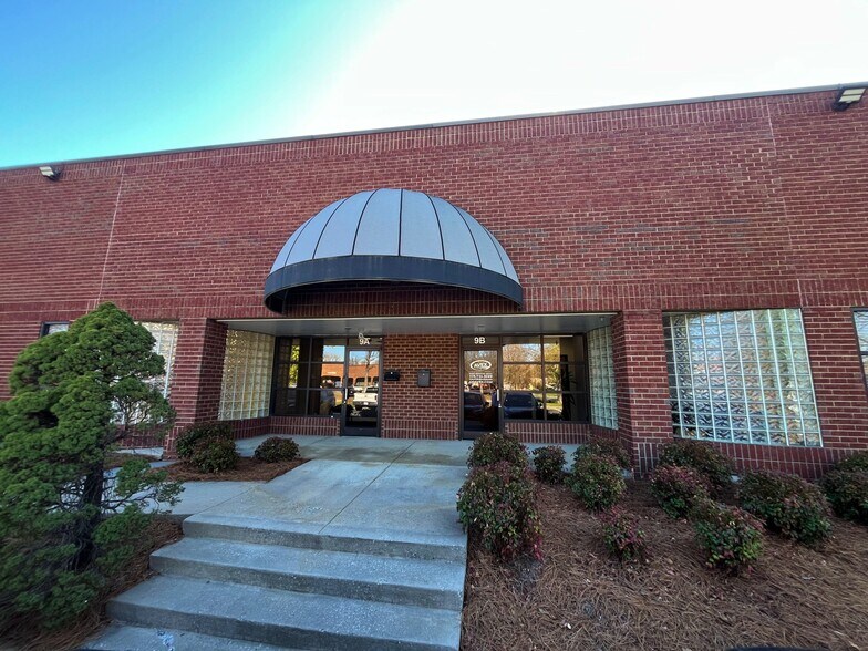 More Photos Of 9 Oak Branch Dr, Greensboro Service For Lease