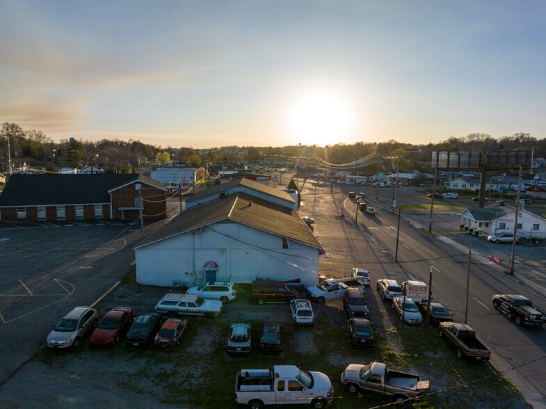 More Photos Of 525 W Market St, Johnson City Flex For Lease