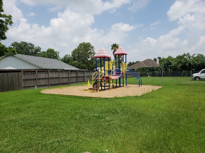 More Photos Of 1803 Kenwick Pl, Pasadena Daycare Center For Sale