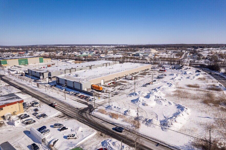 More Photos Of 980 Rue Valois, Vaudreuil-dorion Manufacturing For Lease