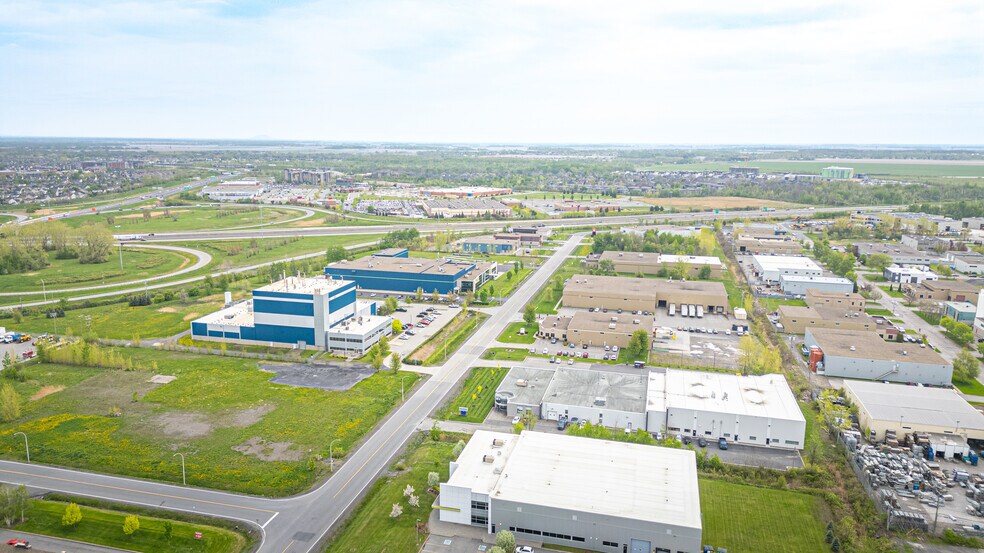 More Photos Of 275 Av Liberté, Candiac Warehouse For Sale