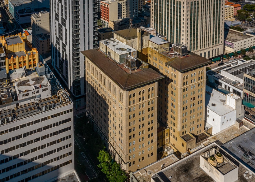 More Photos Of 25 SE 2nd Ave, Miami Office For Lease