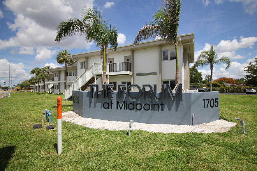 Primary Photo Of 1705 Colonial Blvd, Fort Myers Medical For Lease