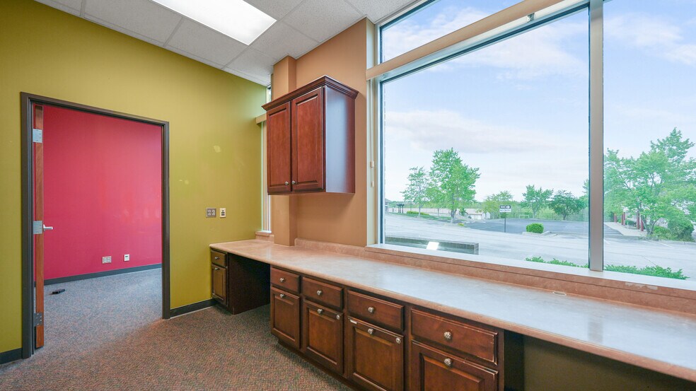 More Photos Of 2265 Bagnell Dam Blvd, Lake Ozark Office For Sale