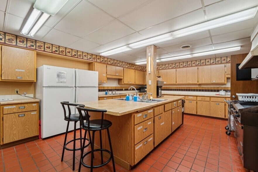 More Photos Of 2720 Kesting Ct, Appleton Religious Facility For Sale