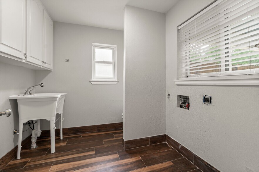 More Photos Of 2042 Teal Dr, Spring Dormitory For Sale