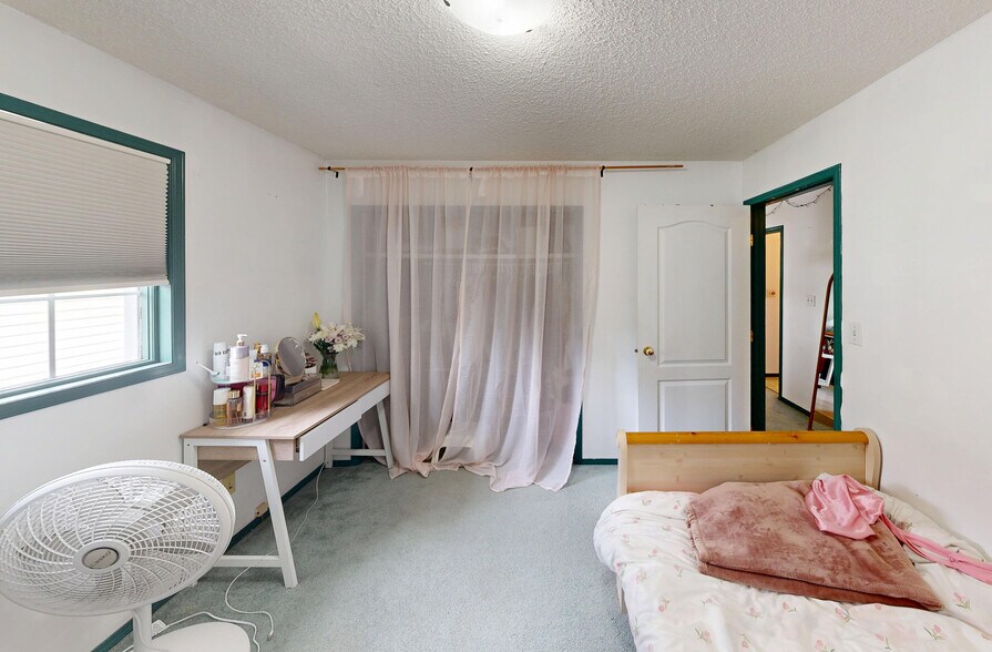 More Photos Of 10941 81 Av NW, Edmonton Dormitory For Sale
