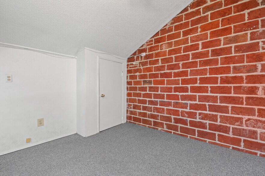 More Photos Of 7320-7326 SE Milwaukie Ave, Portland Apartments For Lease