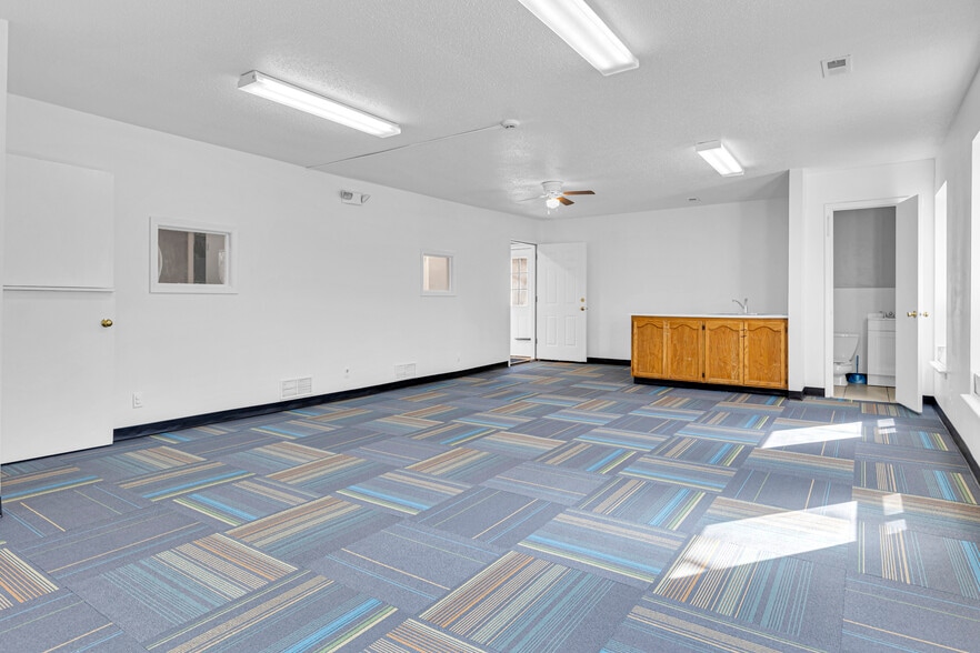 More Photos Of 205 Southbrook Pky, Kearney Daycare Center For Sale