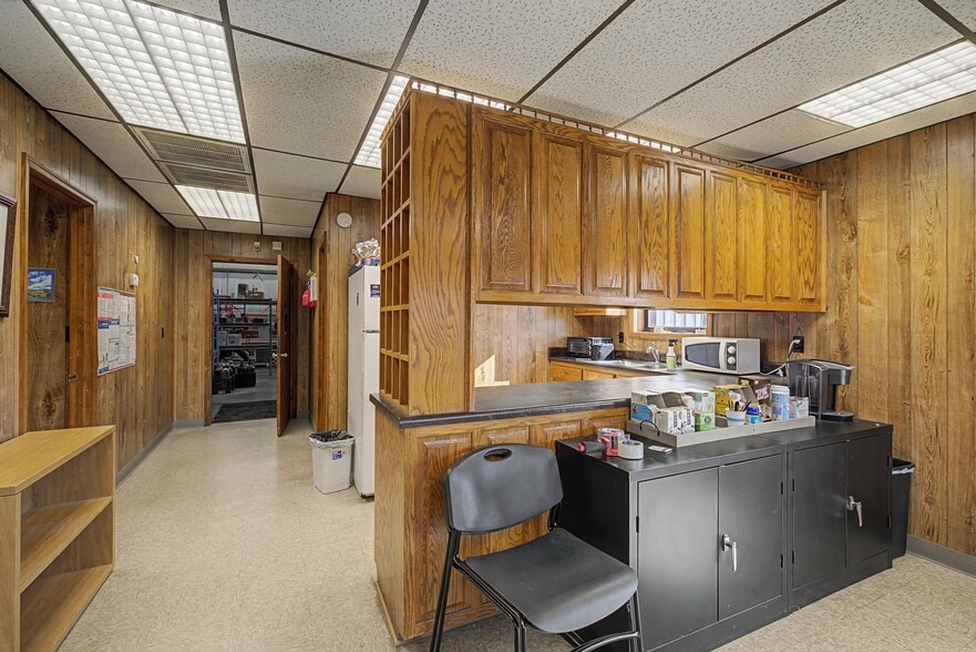 More Photos Of 225 Fiberglass Dr, Mount Juliet Warehouse For Sale