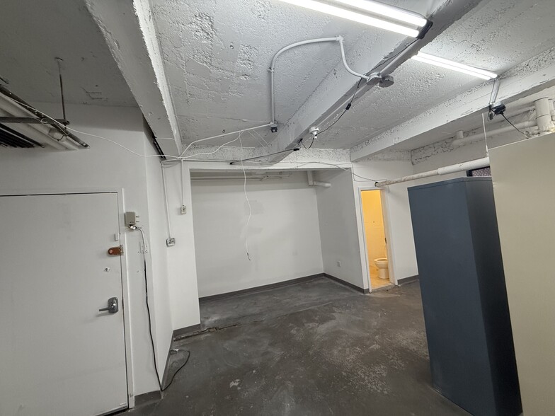 More Photos Of 150 W 21st St, New York Apartments For Lease