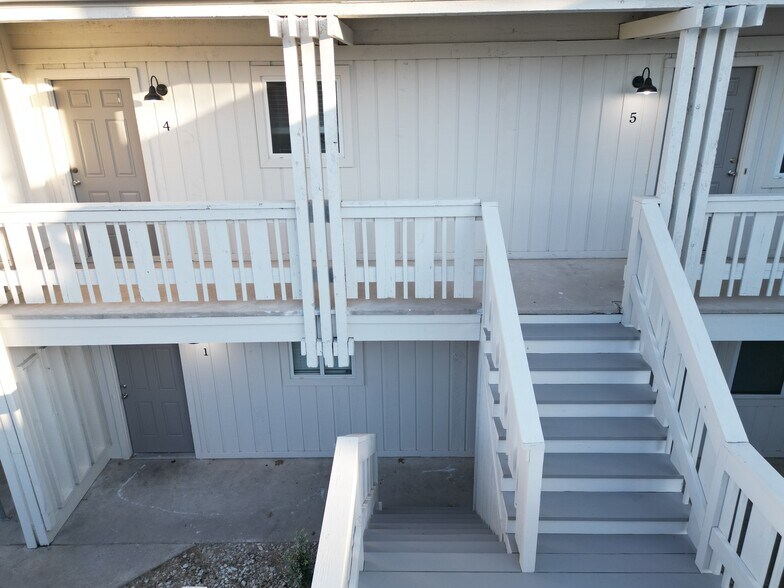 More Photos Of 927 E 41st St, Austin Office Residential For Lease