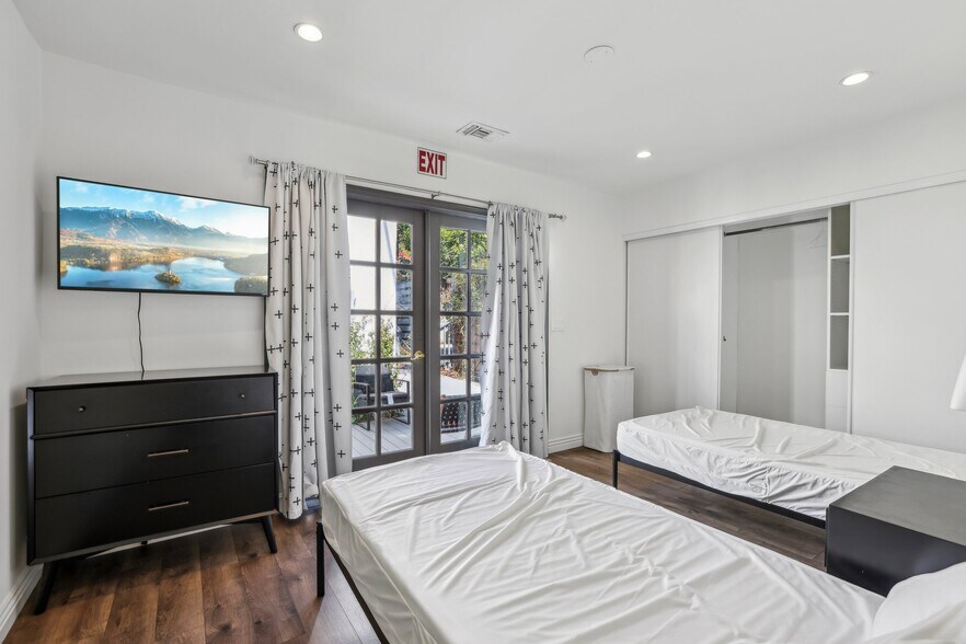 More Photos Of 6082 Selma Ave, Los Angeles Rehabilitation Center For Lease