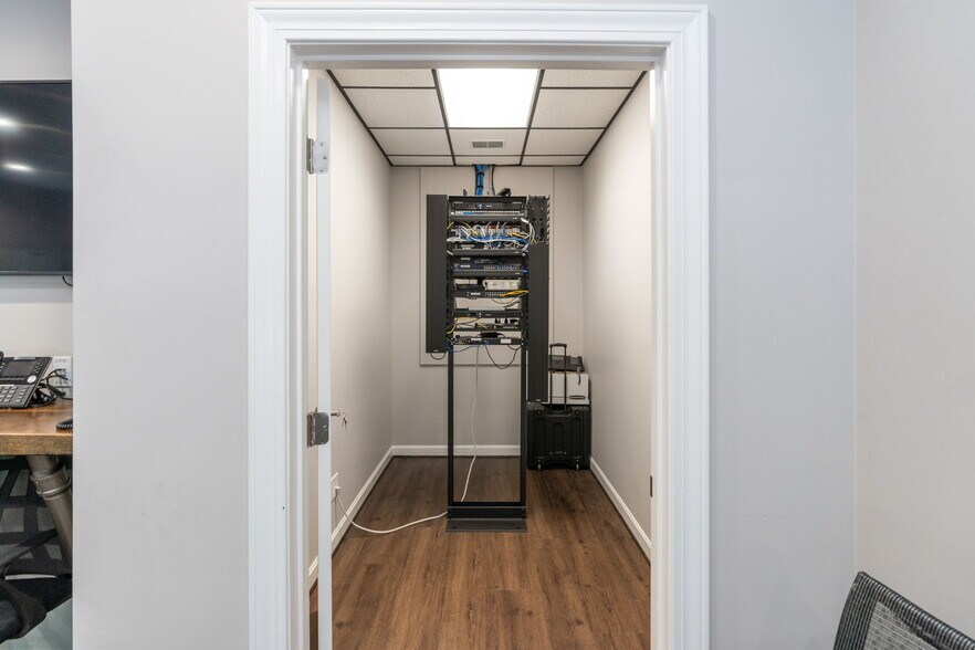 More Photos Of 3240 Office Pointe Pl, Louisville Coworking Space