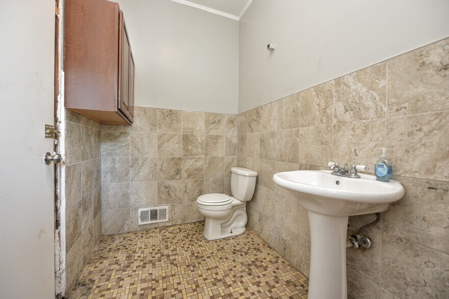 More Photos Of 1061-1065 Main Ave, Clifton Auto Repair For Sale