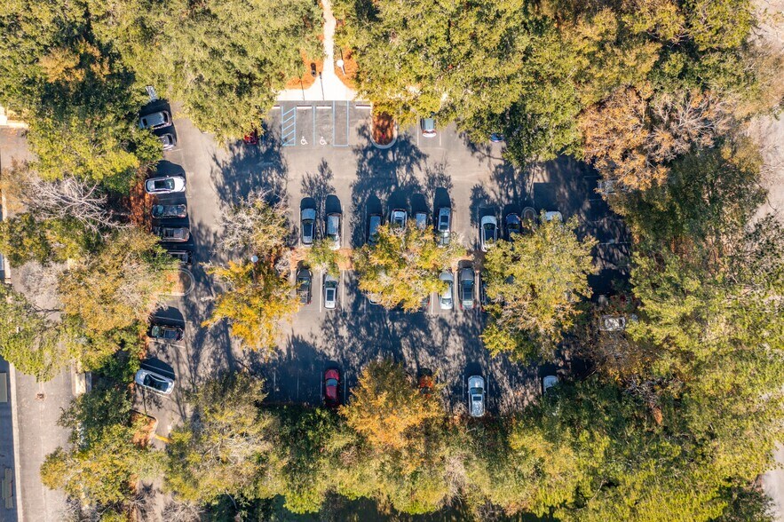 More Photos Of 710 Johnnie Dodds Blvd, Mount Pleasant Medical For Lease