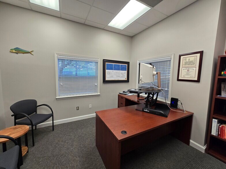 More Photos Of 465 Warren Ave, Longwood Office For Lease