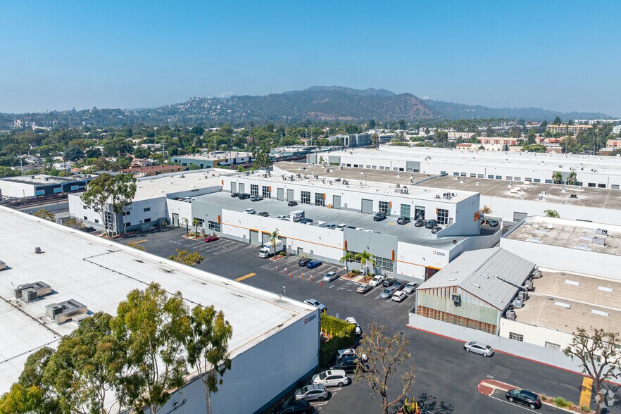 More Photos Of 3368-3370 N San Fernando Rd, Los Angeles Service For Lease
