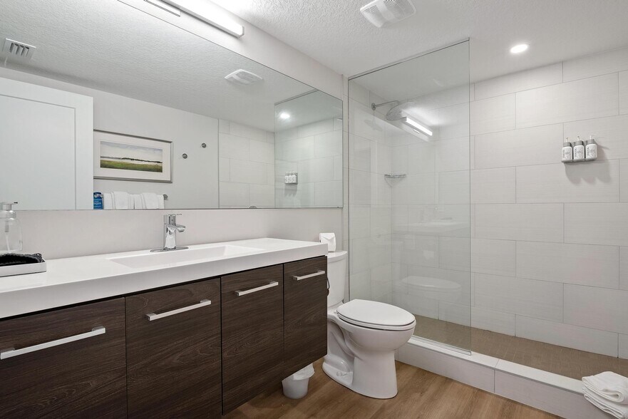 More Photos Of 212 Casey Key Rd, Nokomis Hotel For Sale