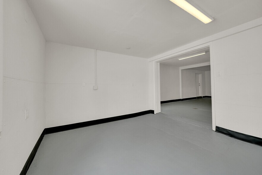 More Photos Of 311 E Commercial Blvd, Oakland Park Freestanding For Sale