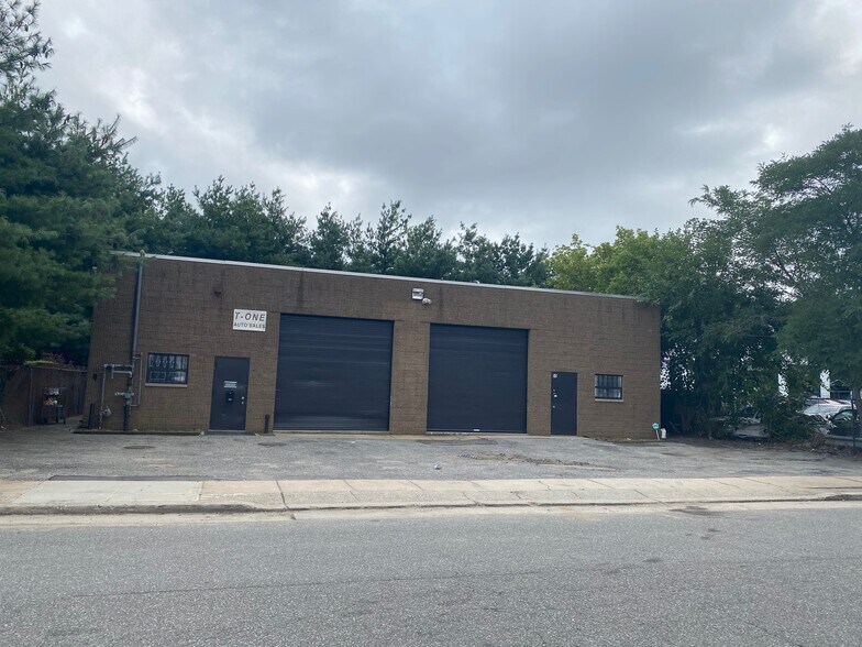 More Photos Of 51 Sprague Ave, Amityville Service For Lease