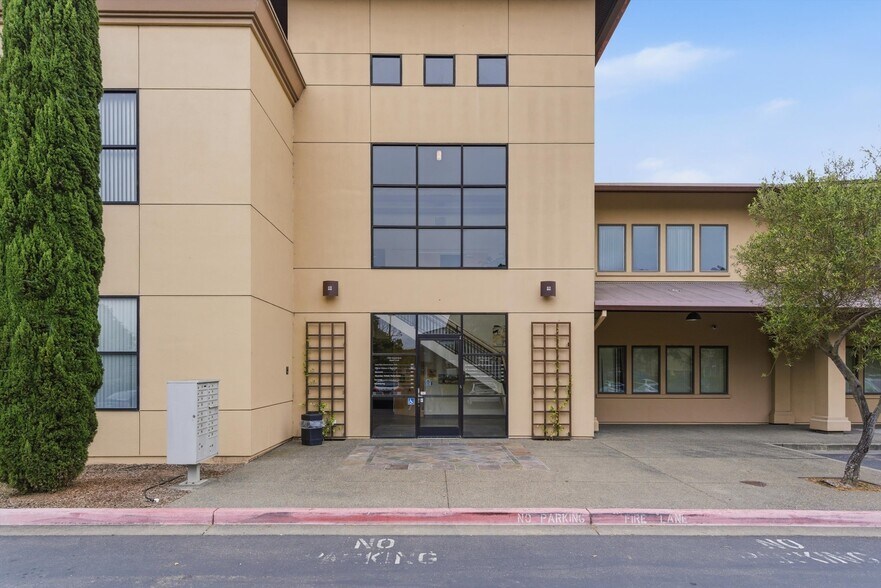 More Photos Of 1550 Airport Blvd, Santa Rosa Office For Lease