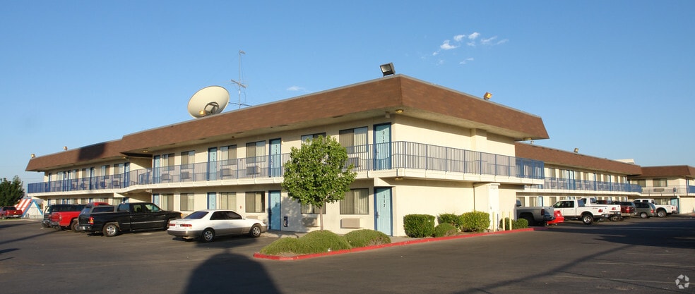More Photos Of 11049 W Gateway Blvd, El Paso Hotel For Sale