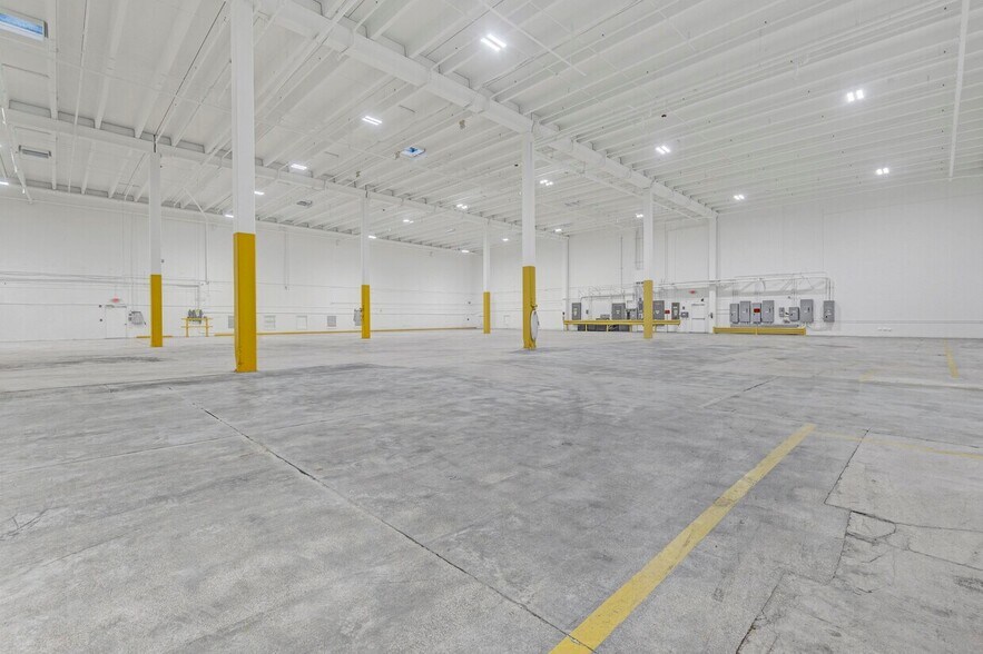 More Photos Of 1910 NW 97th Ave, Miami Distribution For Lease