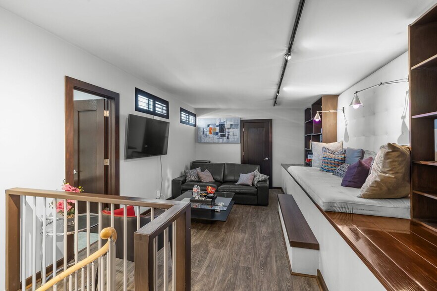 More Photos Of 5739 Tujunga Ave, North Hollywood Movie Radio TVStudio For Sale