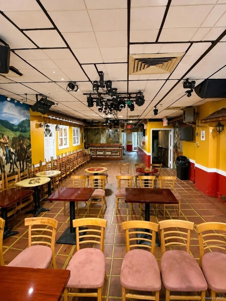 More Photos Of 7903 Roosevelt Ave, Jackson Heights General Retail For Sale