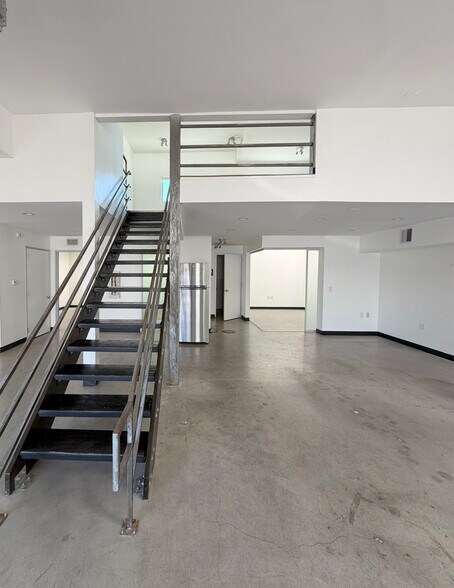 More Photos Of 3767 Overland Ave, Los Angeles Loft Creative Space For Lease