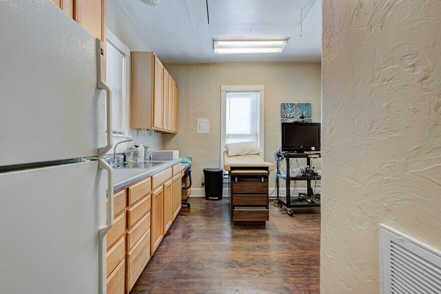 More Photos Of , El Reno Office For Sale