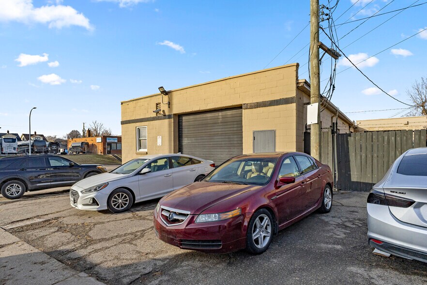 More Photos Of 5420 Oakman Blvd, Dearborn Warehouse For Sale