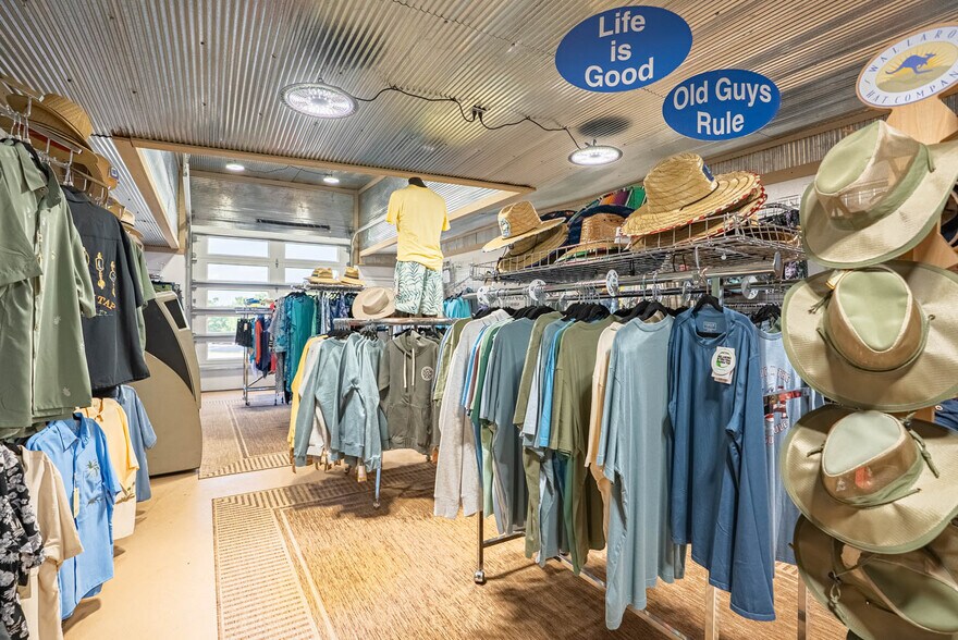 More Photos Of 8 Sunset Hills Ct, Sunrise Beach Storefront For Sale