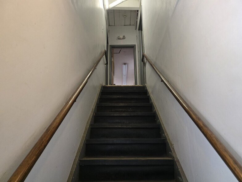 More Photos Of 2103 MacKenna Ave, Niagara Falls Warehouse For Sale