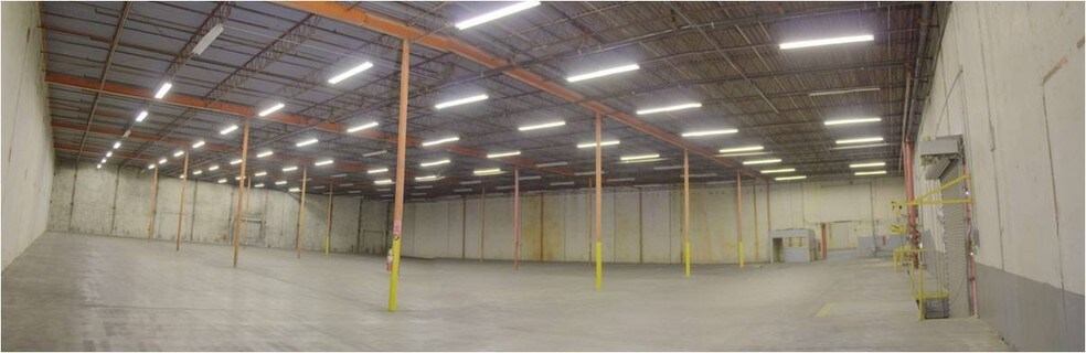 More Photos Of 10020 N Palafox St, Pensacola Distribution For Lease