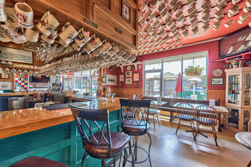 More Photos Of 223 Reindollar Ave, Marina Office For Lease