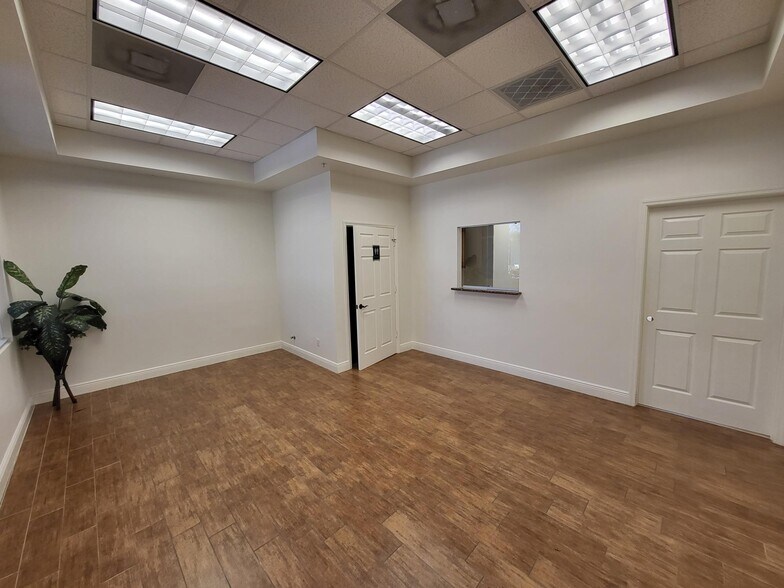 More Photos Of 681 Goodlette Rd N, Naples Medical For Sale