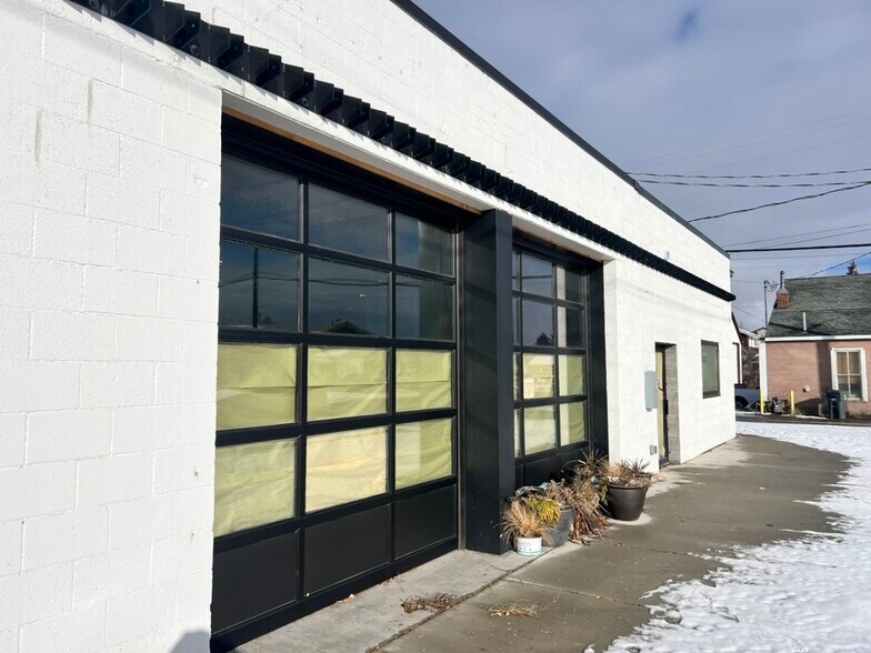 More Photos Of 33 E Main St, Belgrade Flex For Lease