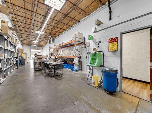 More Photos Of 2271-2289 Devon Ave, Elk Grove Village Warehouse For Lease